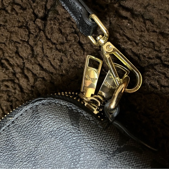 Black Coach Women Handbag - Picture 7 of 9